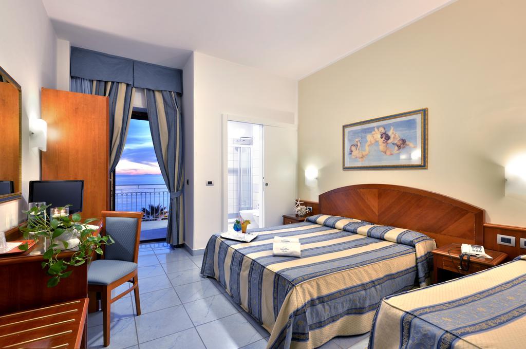 Hotel Serenella Агрополи Екстериор снимка