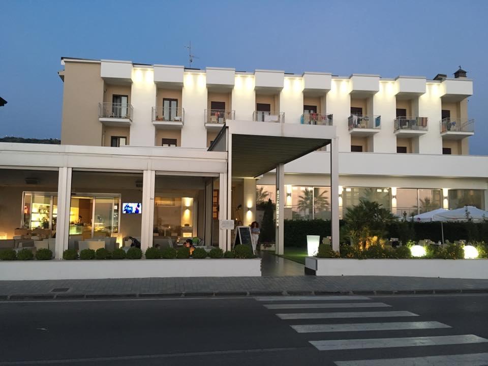 Hotel Serenella Агрополи Екстериор снимка
