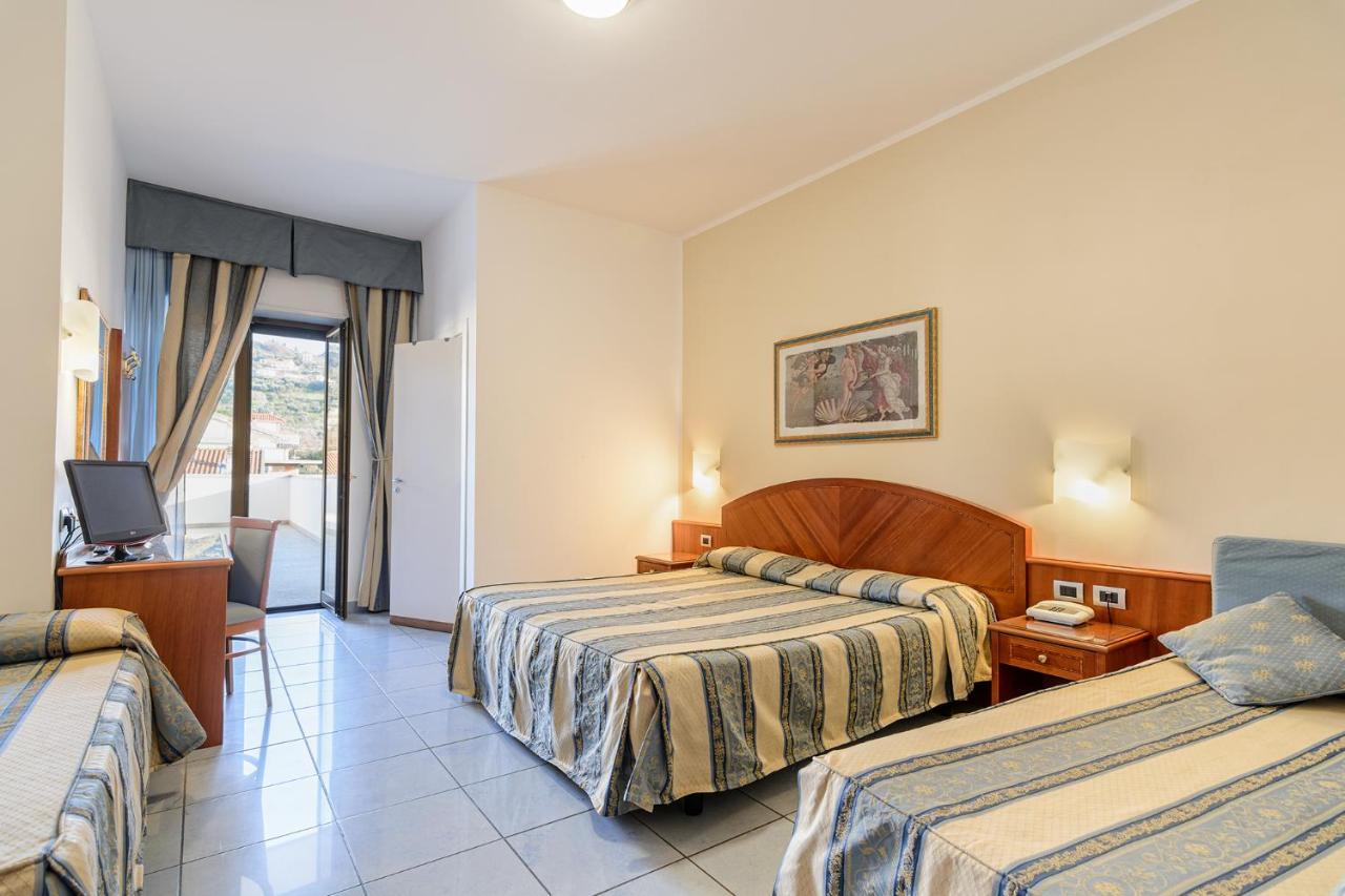 Hotel Serenella Агрополи Екстериор снимка