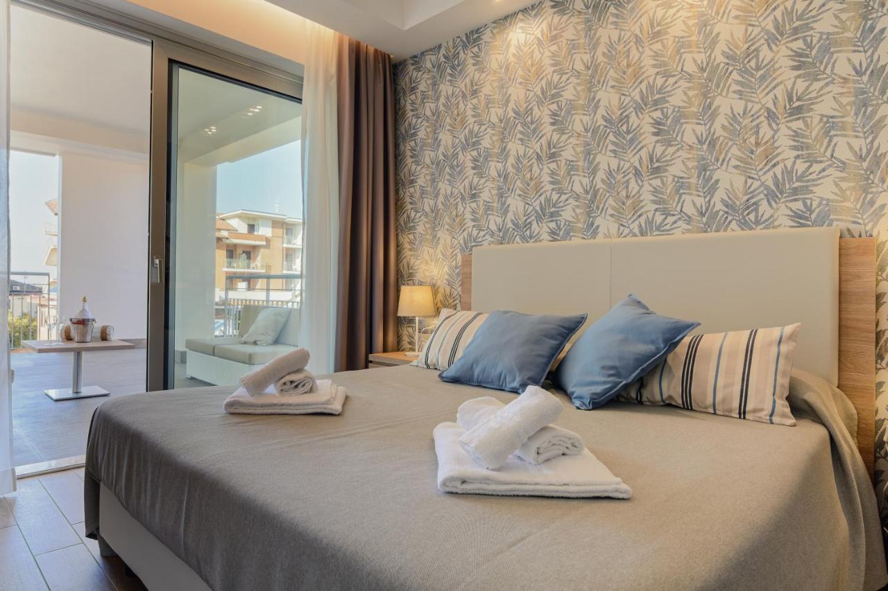 Hotel Serenella Агрополи Екстериор снимка
