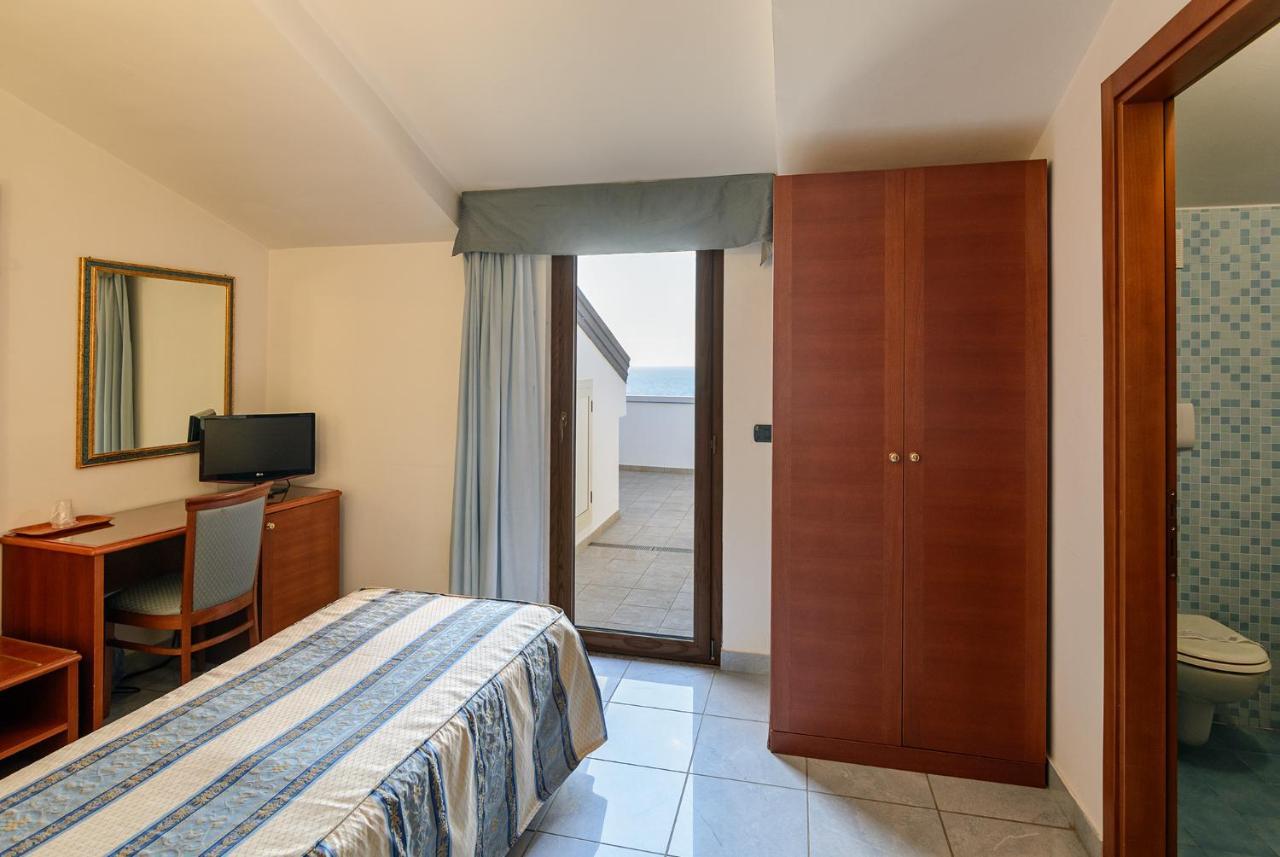 Hotel Serenella Агрополи Екстериор снимка